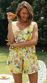 Conjuntos de camiseta sin mangas y pantalones cortos con estampado floral amarillo